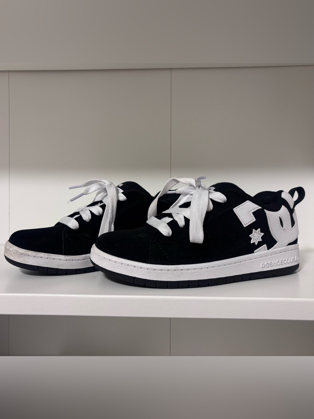 DC Court Graffik Shoes – Black/White (US 5, EU 36)